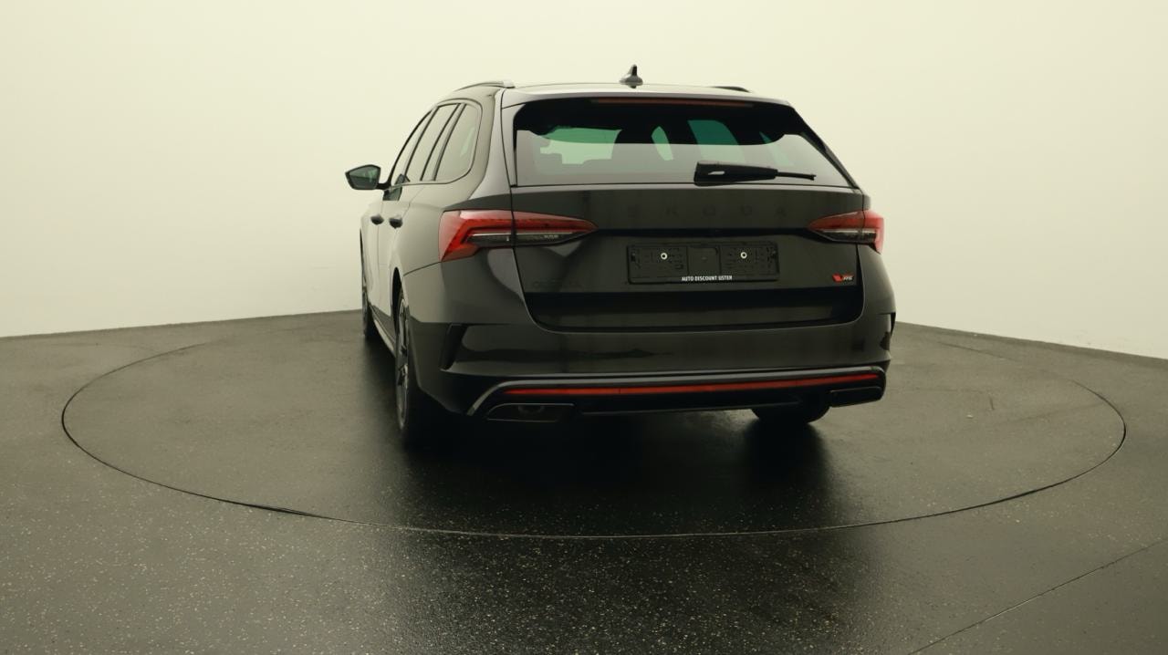SKODA Octavia Combi 2.0 TSI DSG RS-image-3