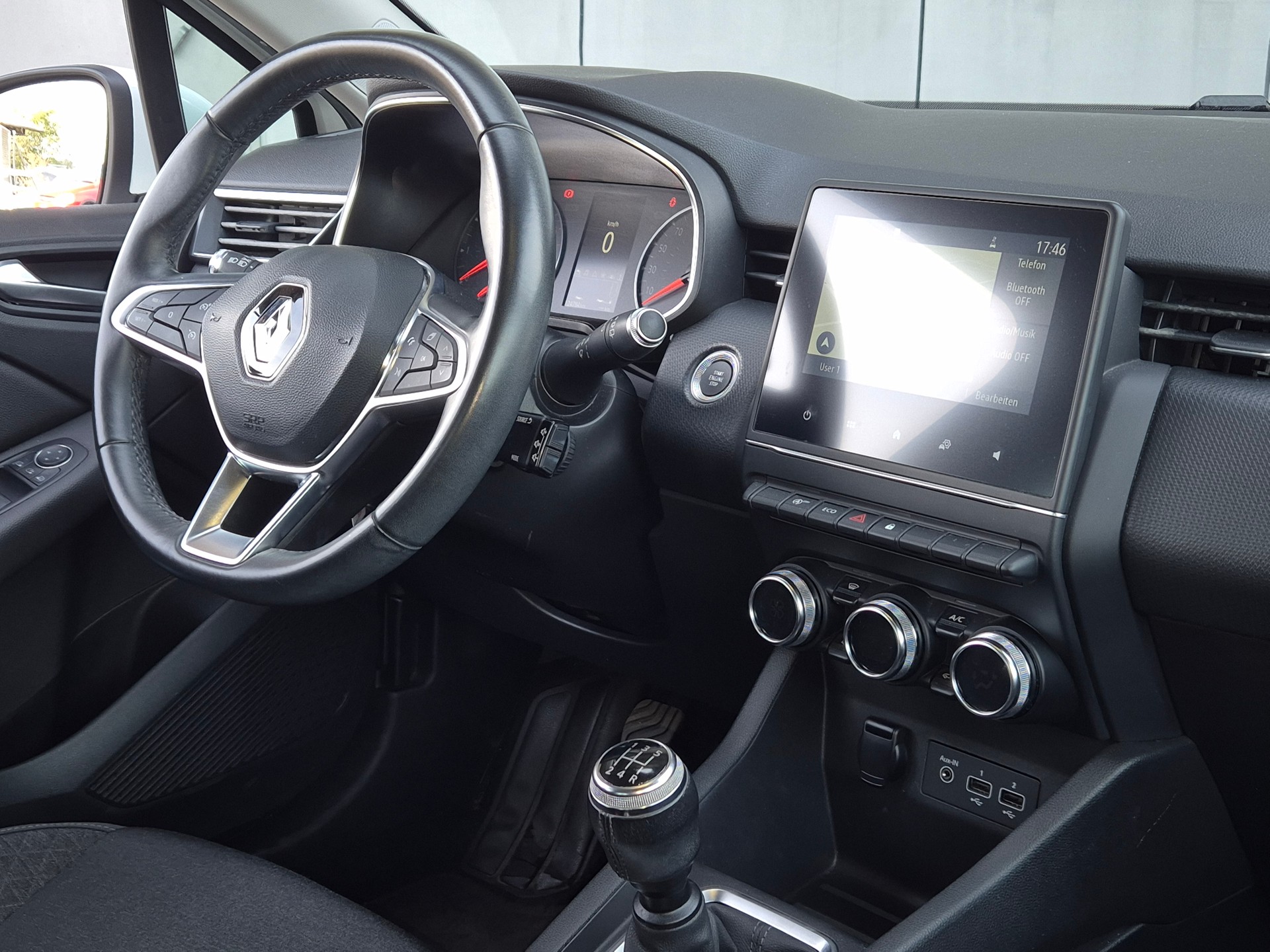 RENAULT Clio 1.0 Business-image-10