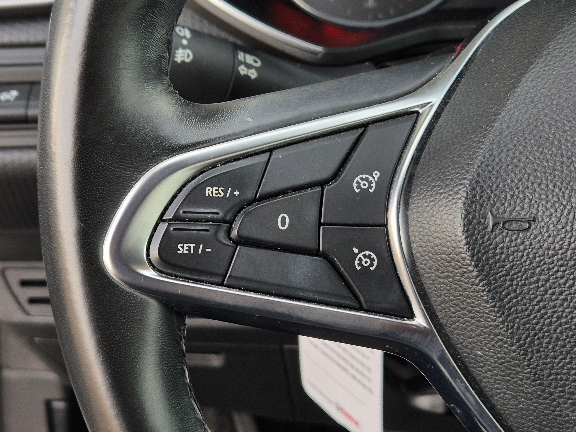 RENAULT Clio 1.0 Business-image-15