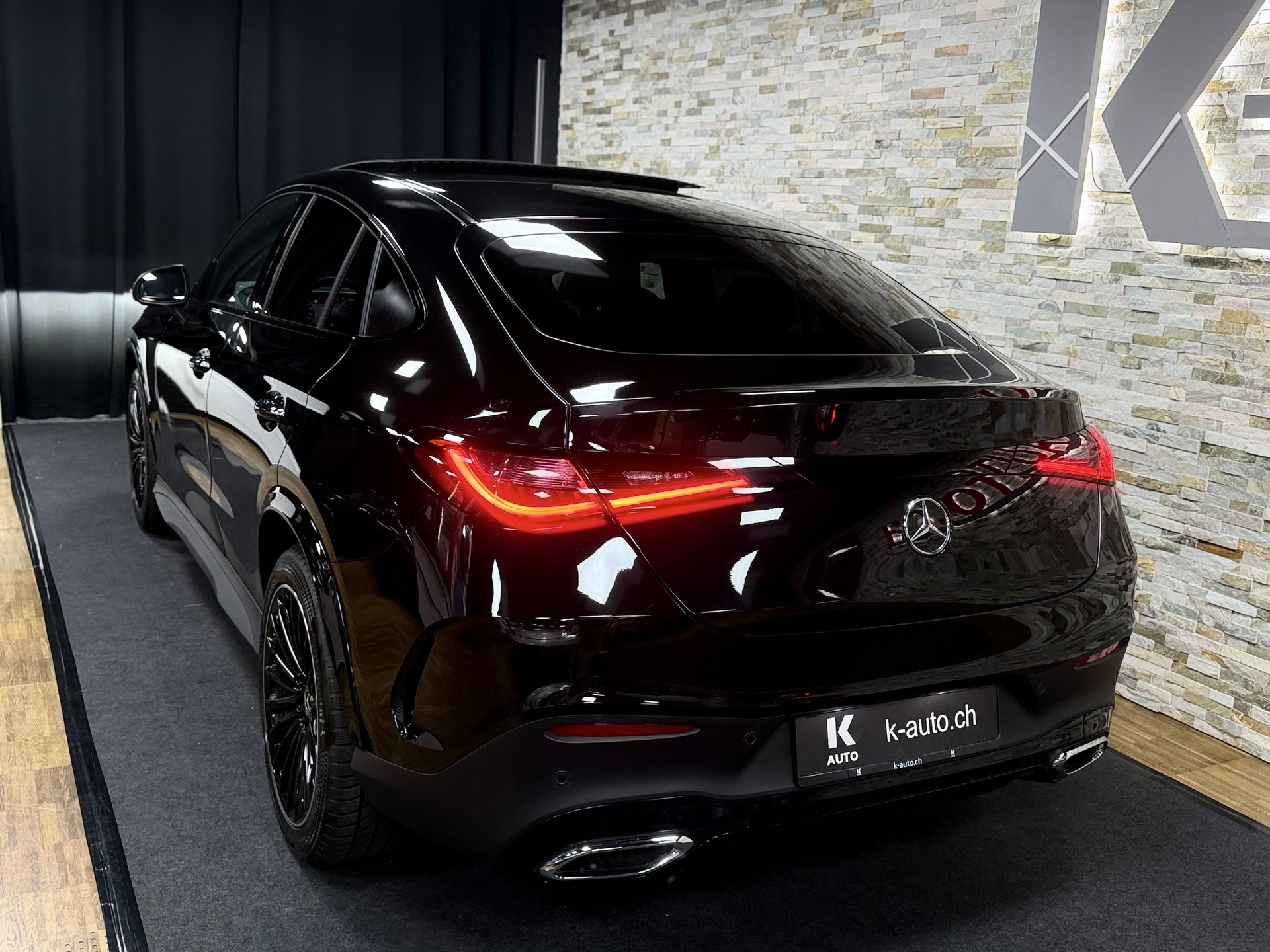MERCEDES-BENZ GLC Coupé 220 d AMG-Line 4Matic 9G-Tronic-image-2