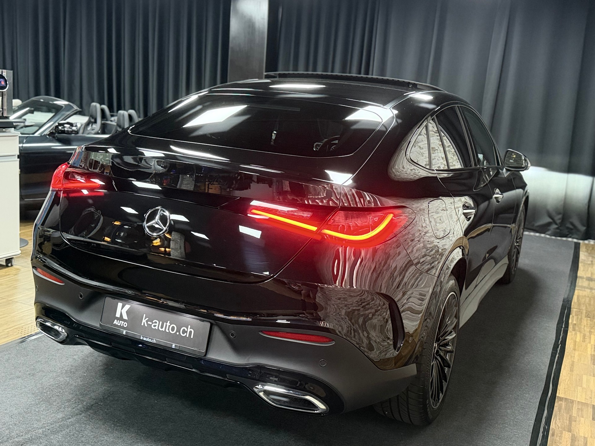 MERCEDES-BENZ GLC Coupé 220 d AMG-Line 4Matic 9G-Tronic-image-4