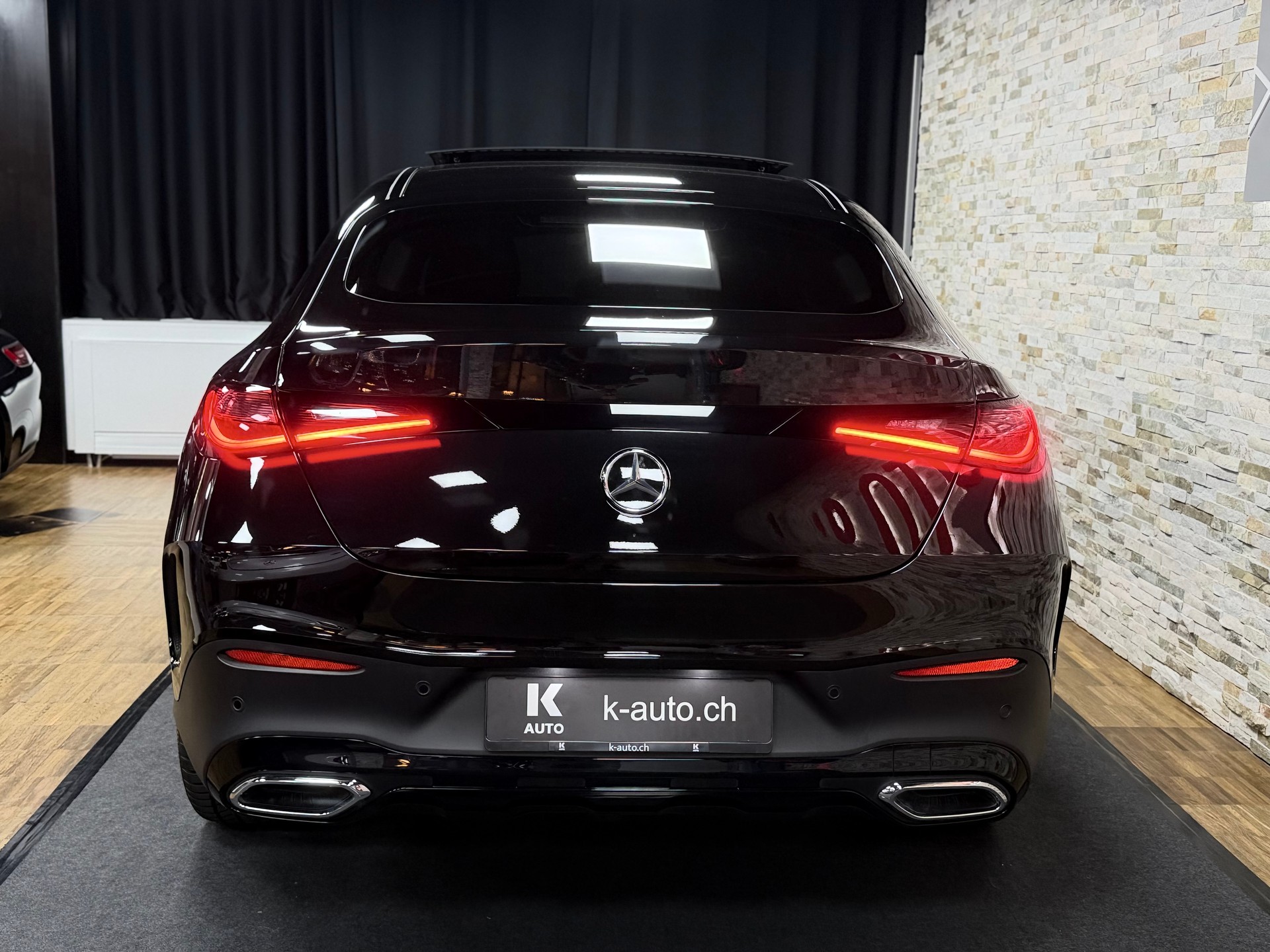 MERCEDES-BENZ GLC Coupé 220 d AMG-Line 4Matic 9G-Tronic-image-3