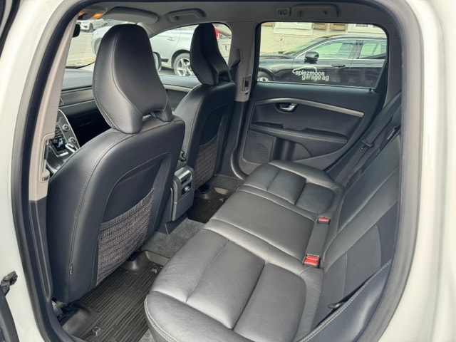 VOLVO XC70 2.4 D4 Momentum AWD-image-10