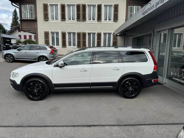 VOLVO XC70 2.4 D4 Momentum AWD-image-5