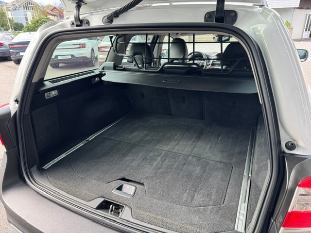 VOLVO XC70 2.4 D4 Momentum AWD-image-11