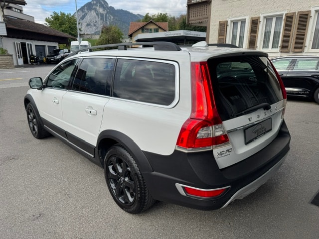 VOLVO XC70 2.4 D4 Momentum AWD-image-4