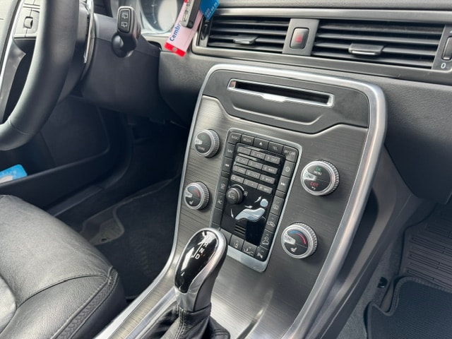 VOLVO XC70 2.4 D4 Momentum AWD-image-14