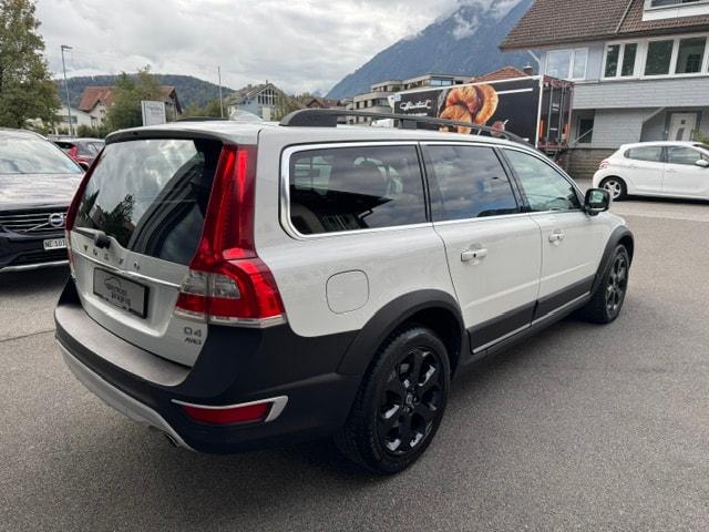 VOLVO XC70 2.4 D4 Momentum AWD-image-3