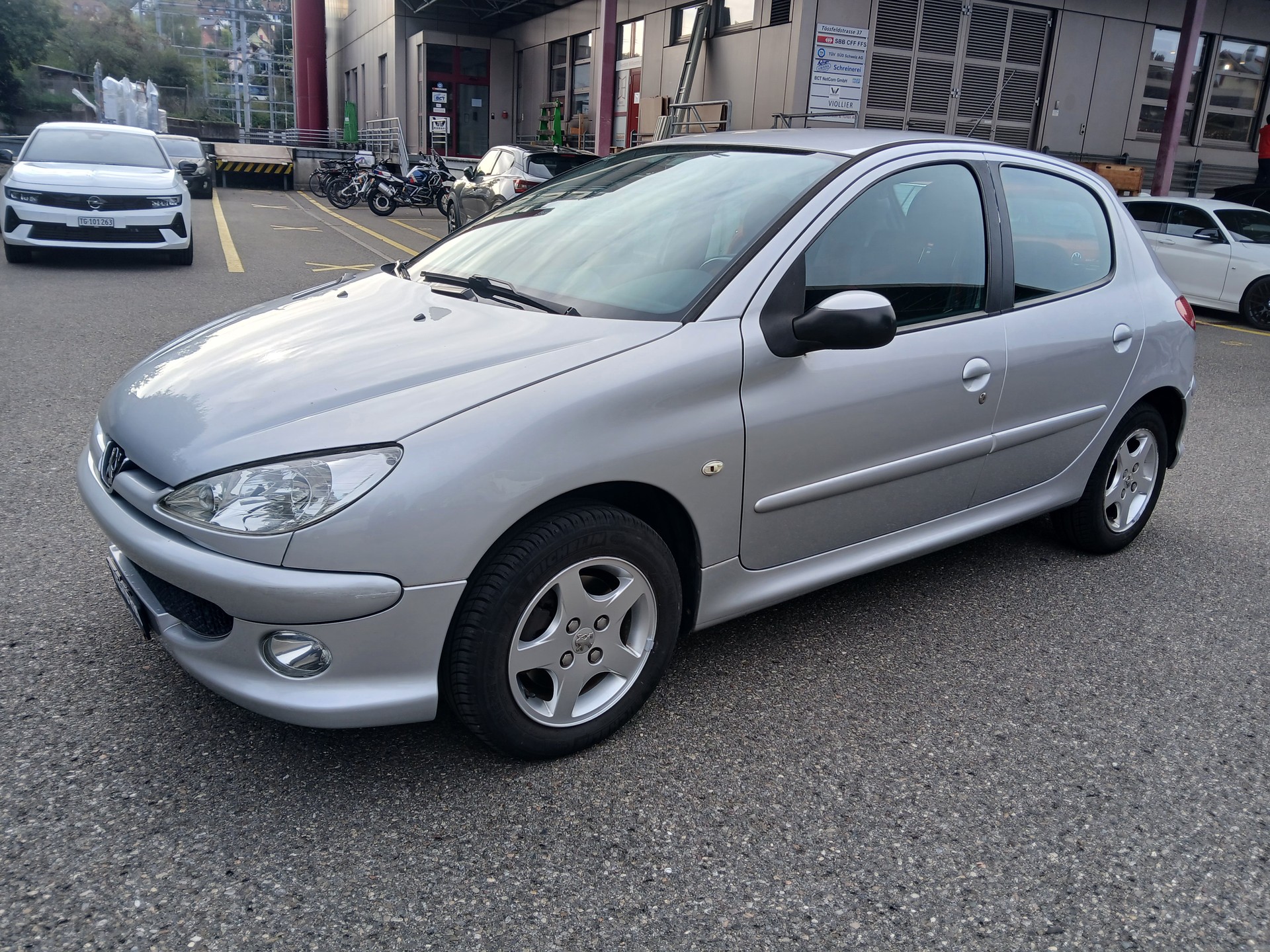 PEUGEOT 206 1.4 16V Look-image-0