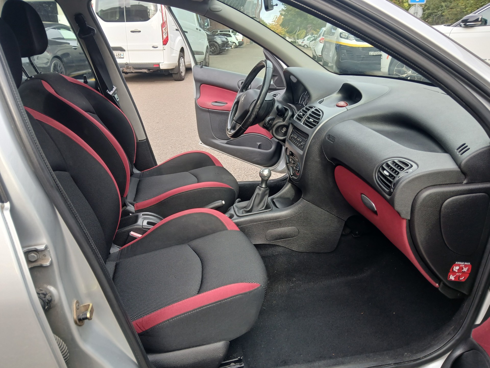 PEUGEOT 206 1.4 16V Look-image-9