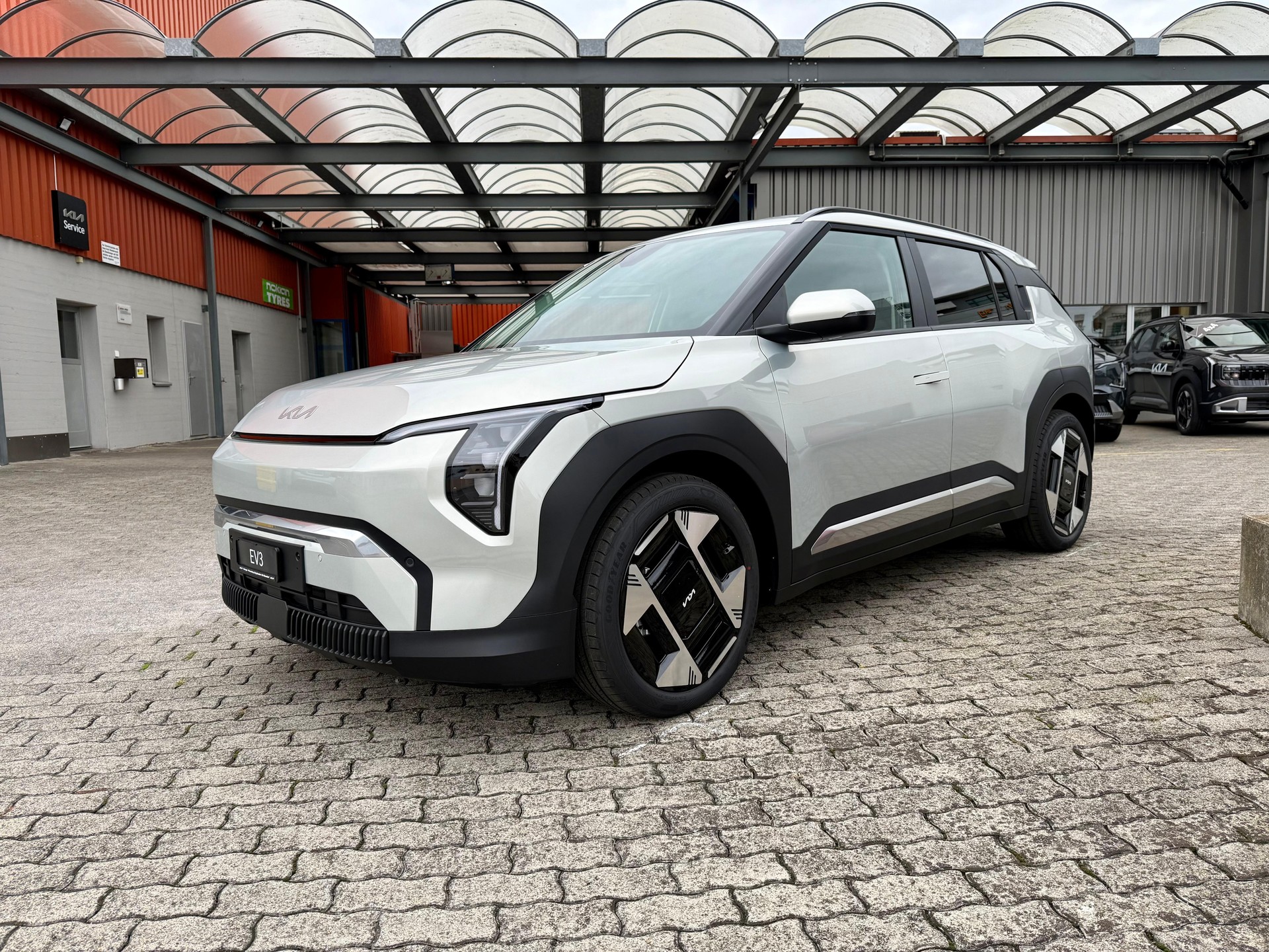 KIA EV3 81 kWh Earth 4x4-image-1