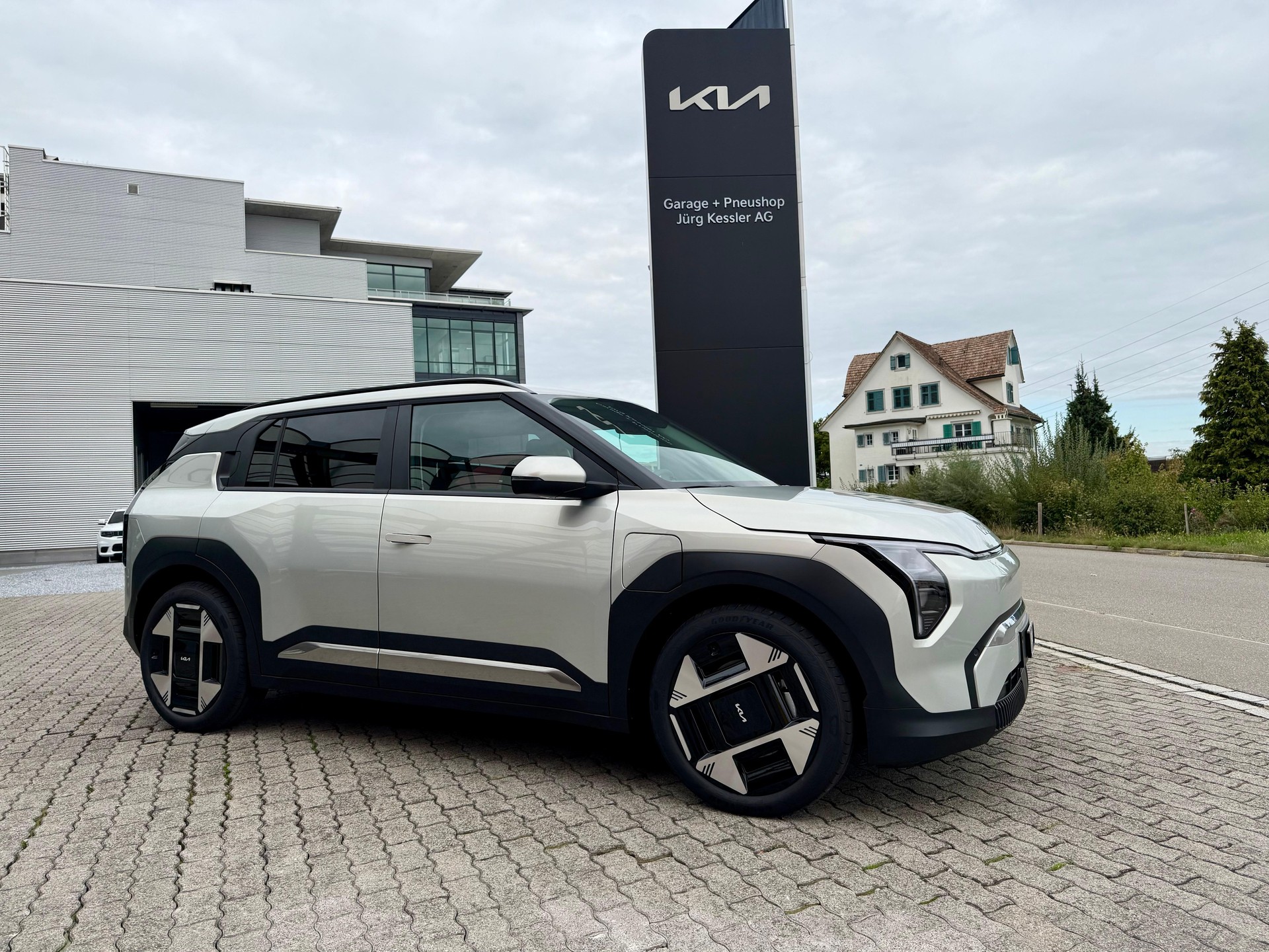 KIA EV3 81 kWh Earth 4x4-image-0