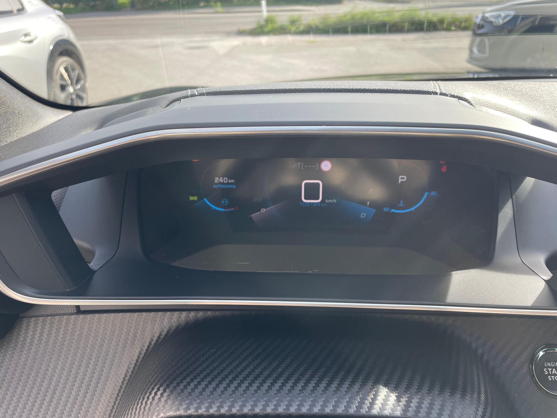 PEUGEOT 208 1.2 PureTech 100 GT Line-image-10