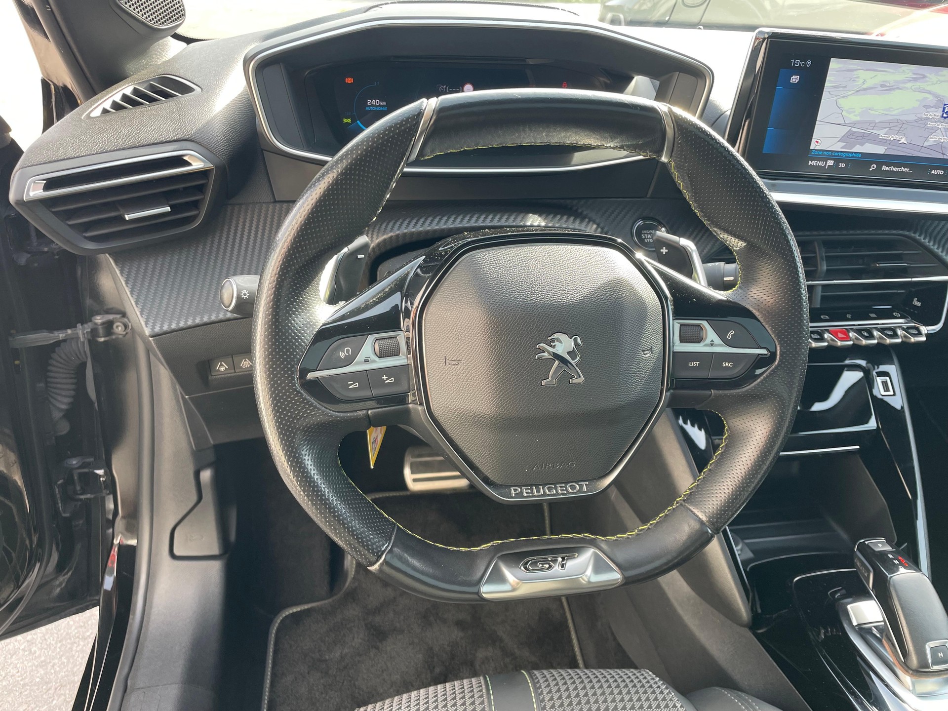 PEUGEOT 208 1.2 PureTech 100 GT Line-image-5