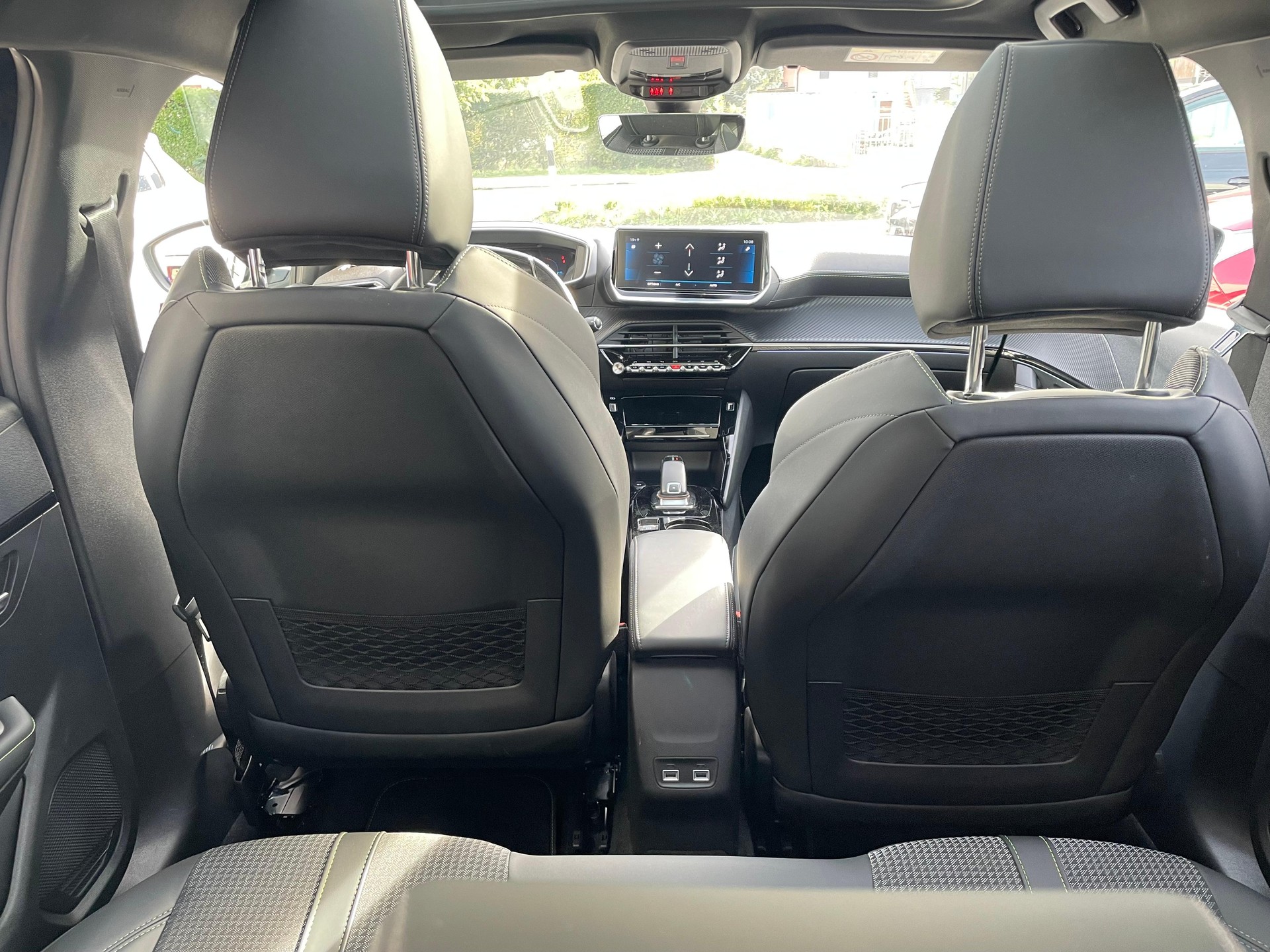 PEUGEOT 208 1.2 PureTech 100 GT Line-image-9