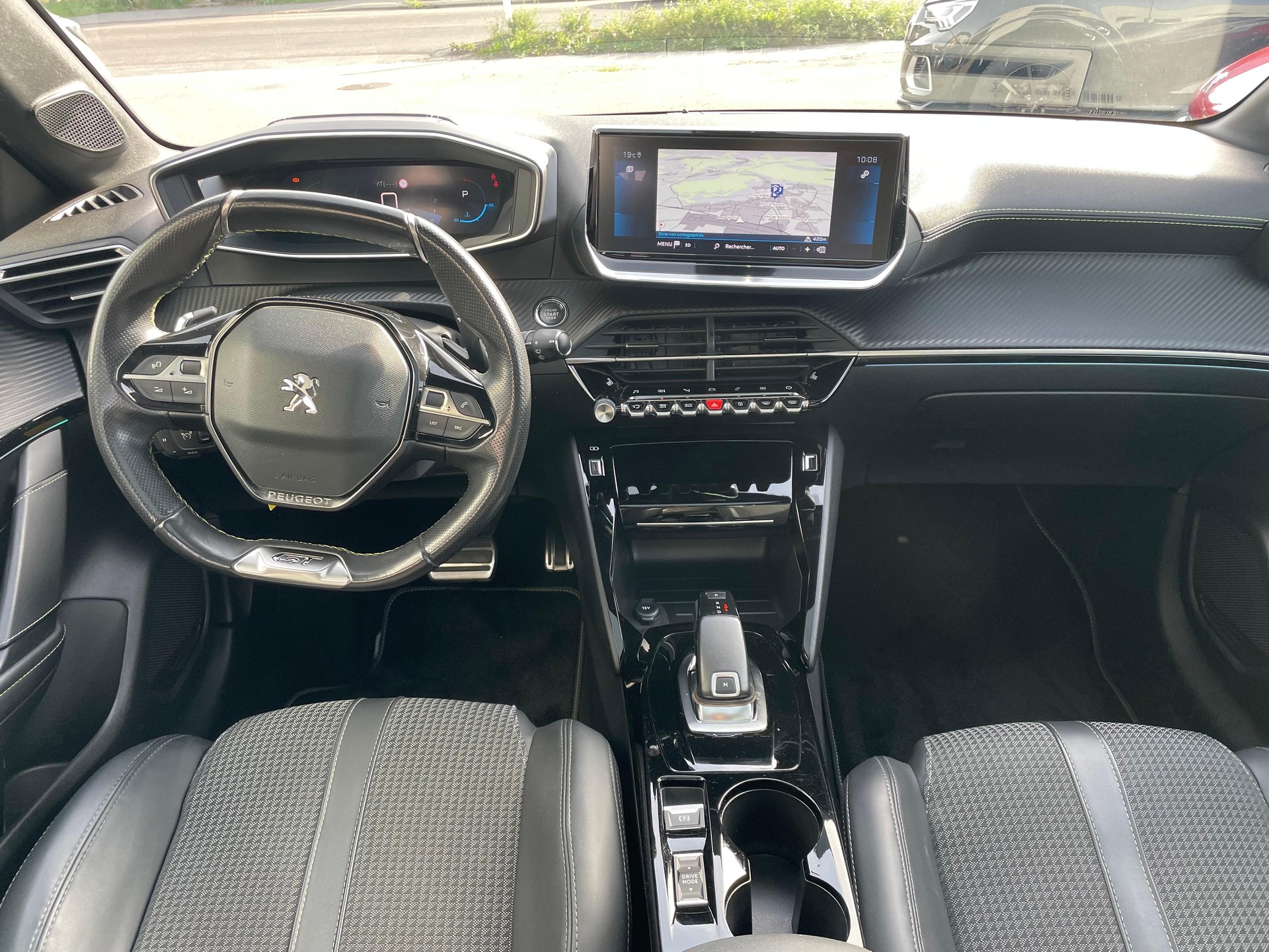 PEUGEOT 208 1.2 PureTech 100 GT Line-image-4