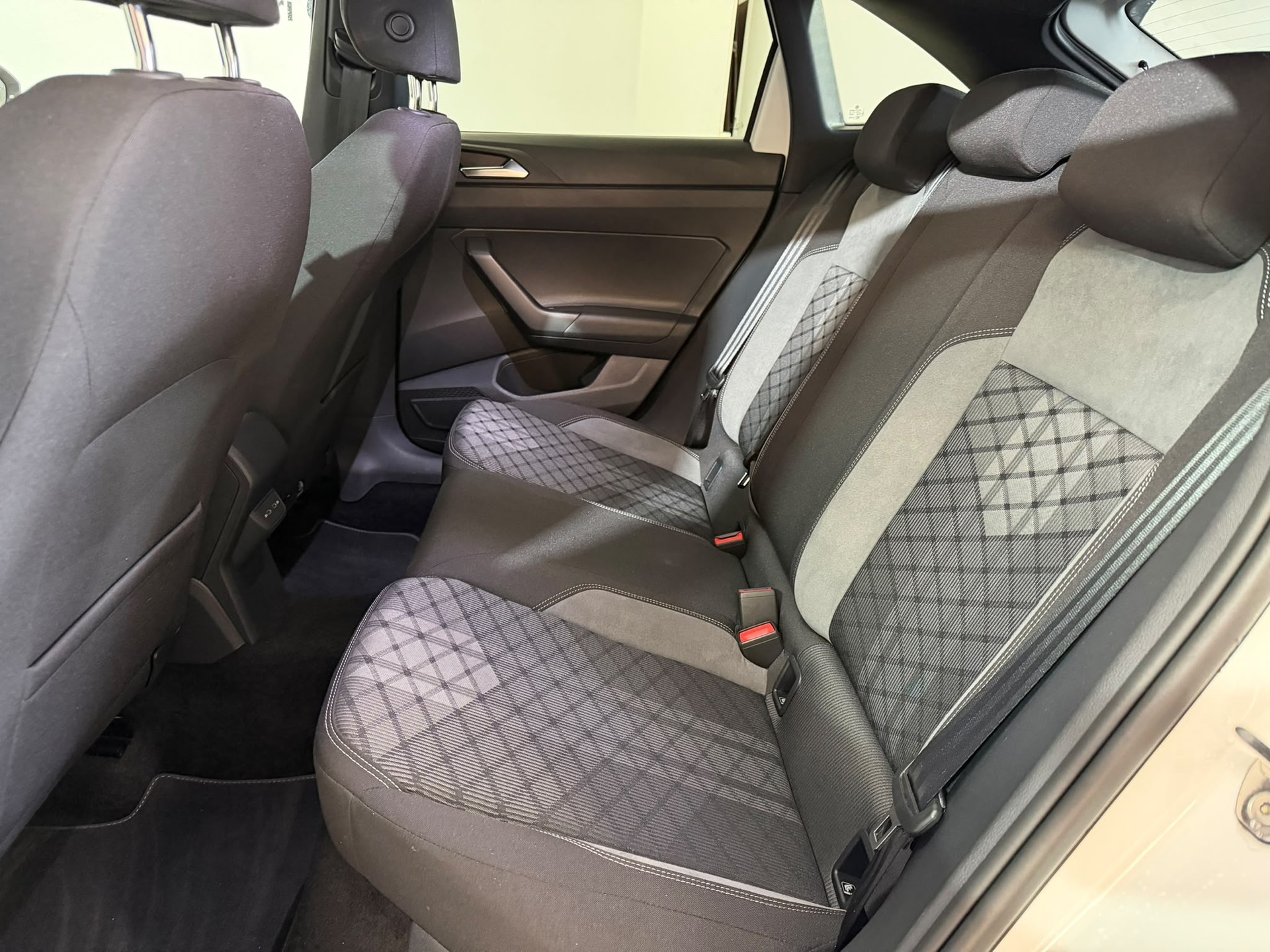 VW Taigo 1.5 TSI R-Line DSG-image-6