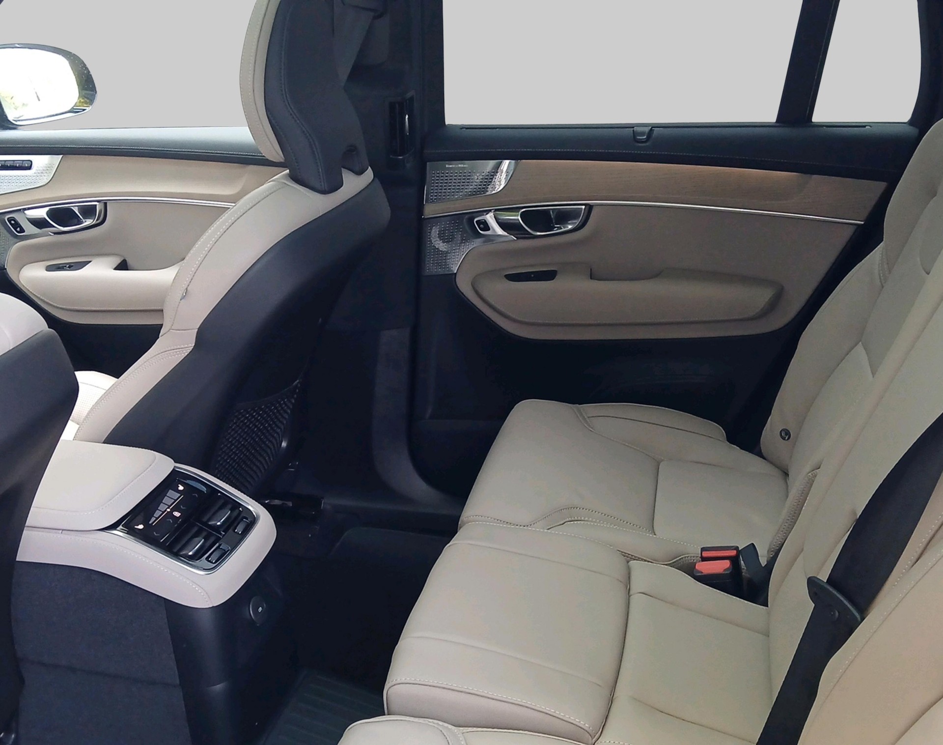 VOLVO XC90 2.0 T8 TE Ultra Dark eAWD-showroom-element-3