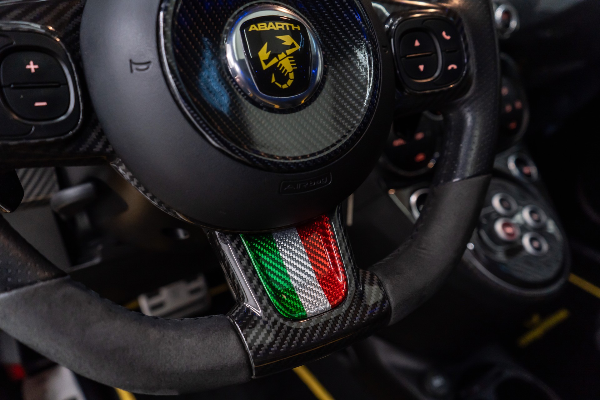 FIAT 595 1.4 16V Turbo Abarth Competizione Dualogic / ITALINIESCHER FLITZER / HAMMER LOOK-image-22
