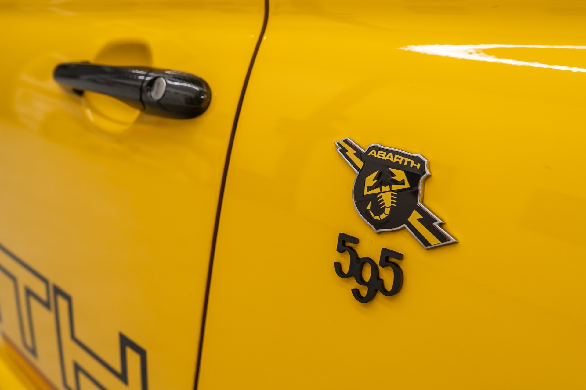 FIAT 595 1.4 16V Turbo Abarth Competizione Dualogic / ITALINIESCHER FLITZER / HAMMER LOOK-image-11