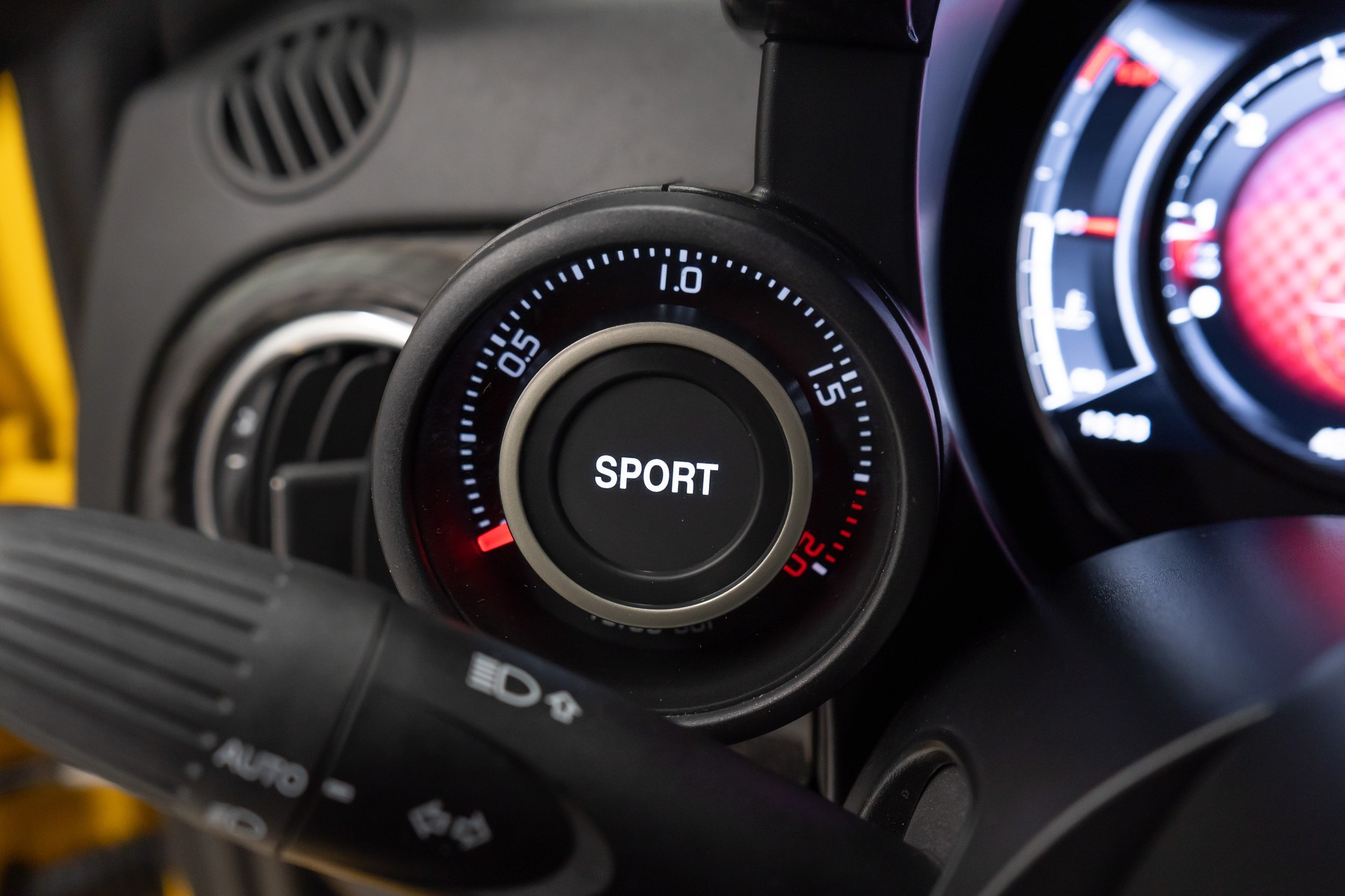 FIAT 595 1.4 16V Turbo Abarth Competizione Dualogic / ITALINIESCHER FLITZER / HAMMER LOOK-image-26