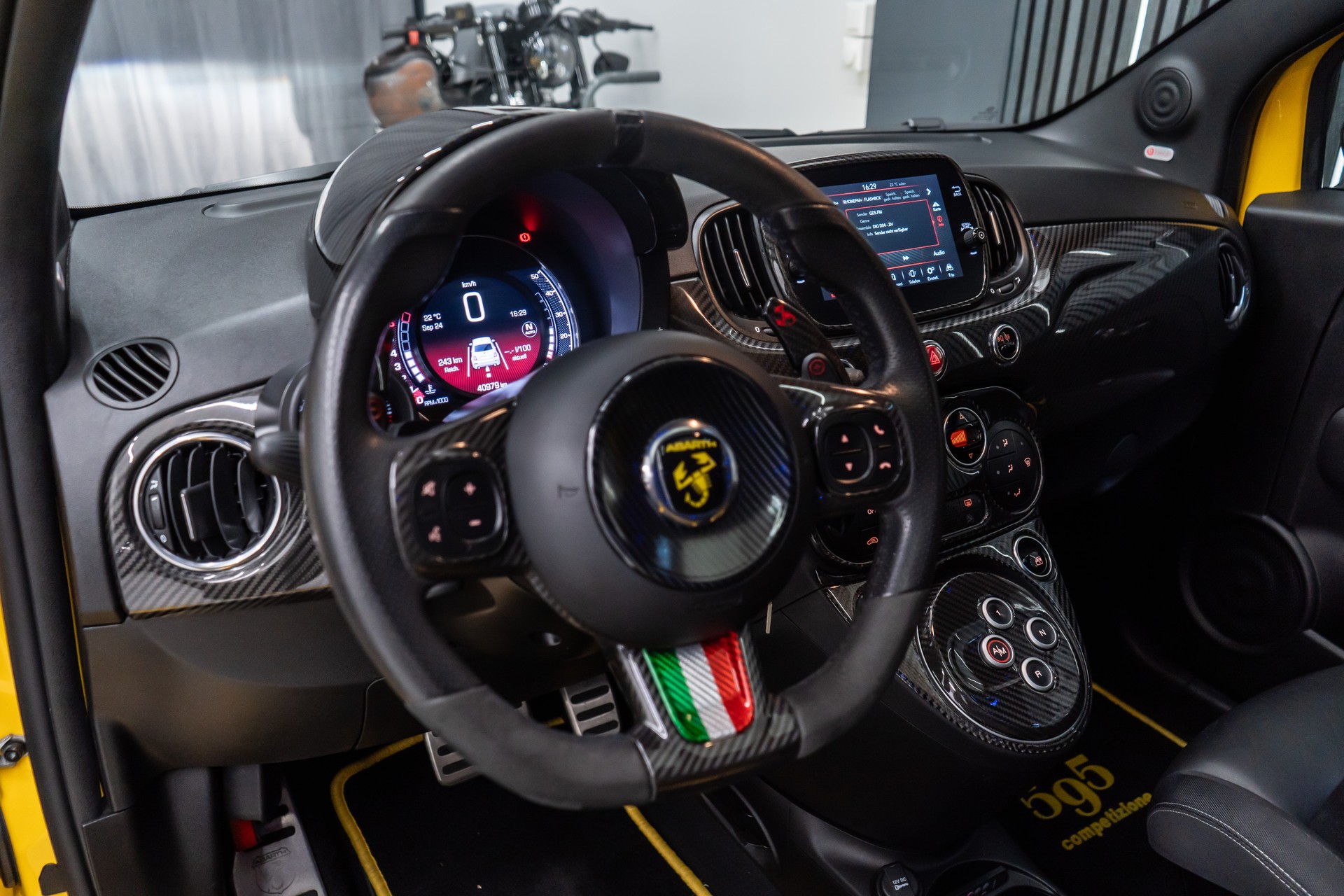 FIAT 595 1.4 16V Turbo Abarth Competizione Dualogic / ITALINIESCHER FLITZER / HAMMER LOOK-image-21