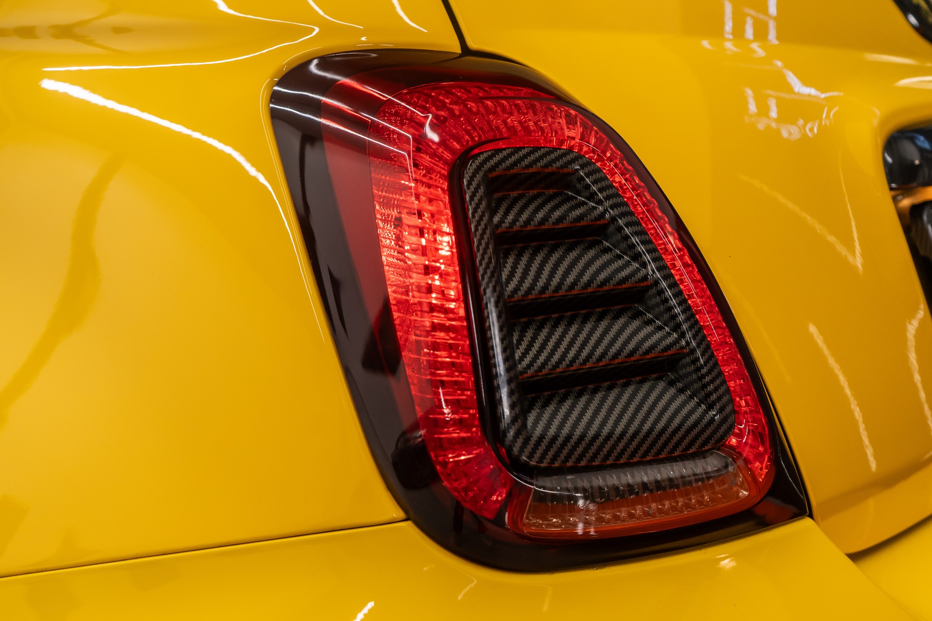 FIAT 595 1.4 16V Turbo Abarth Competizione Dualogic / ITALINIESCHER FLITZER / HAMMER LOOK-image-12