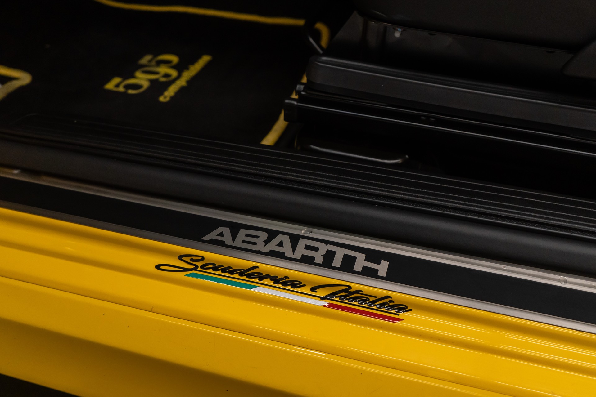 FIAT 595 1.4 16V Turbo Abarth Competizione Dualogic / ITALINIESCHER FLITZER / HAMMER LOOK-image-17