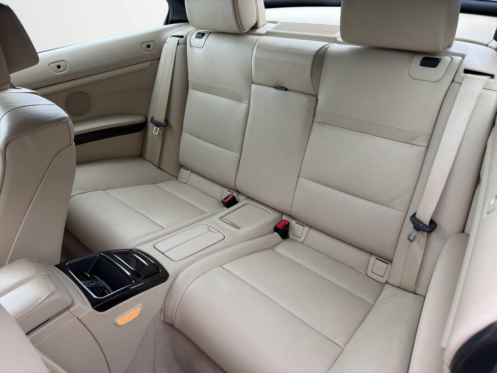 BMW 318i Cabriolet-image-14