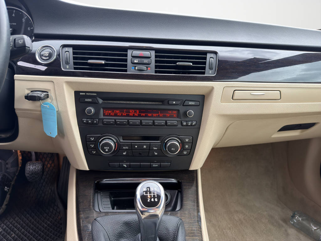 BMW 318i Cabriolet-image-11