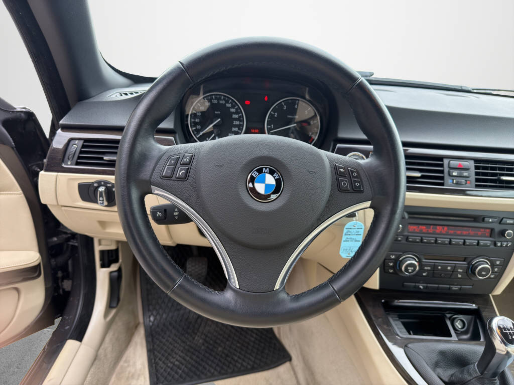 BMW 318i Cabriolet-image-9