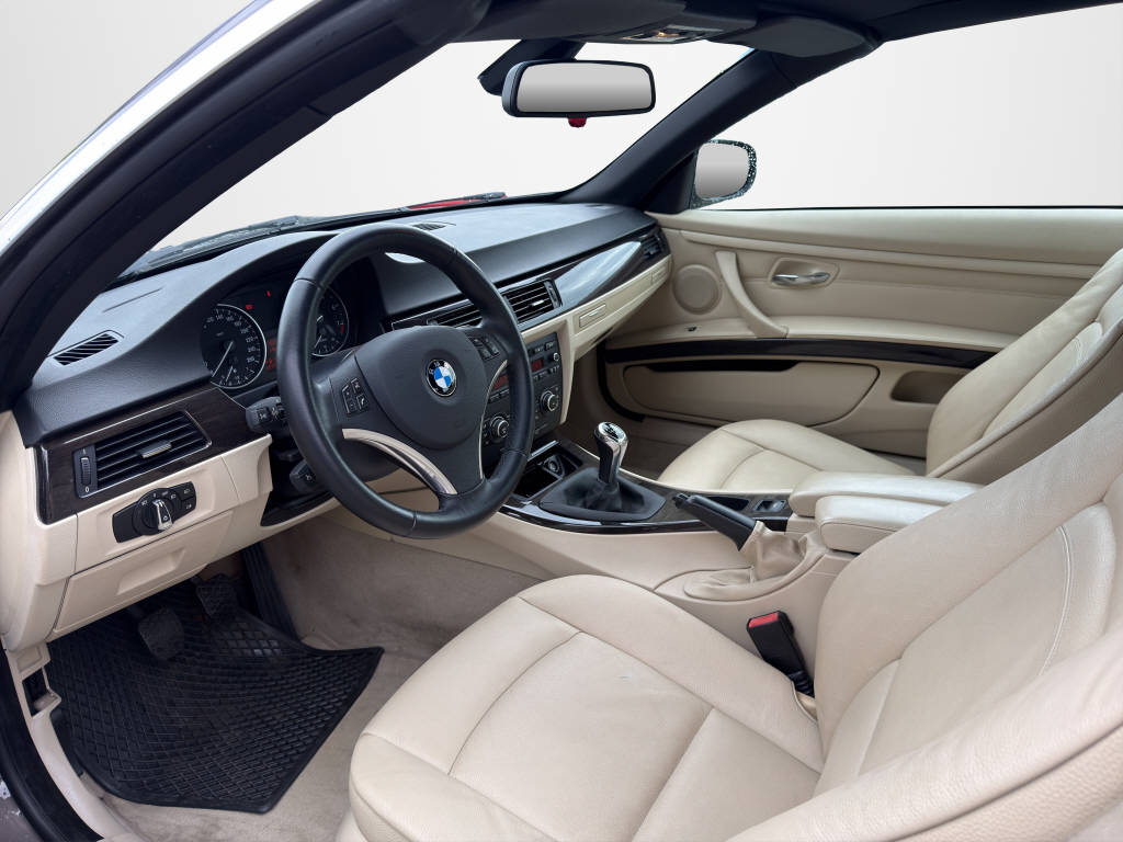 BMW 318i Cabriolet-image-13