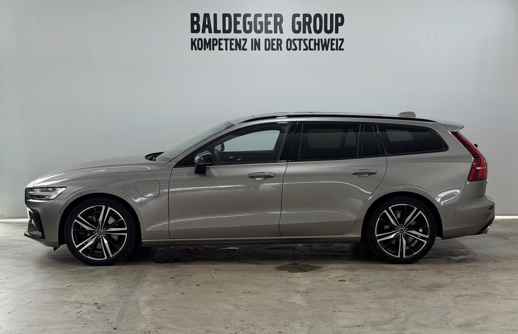 VOLVO V60 2.0 T6 TE R-Design eAWD-showroom-element-2