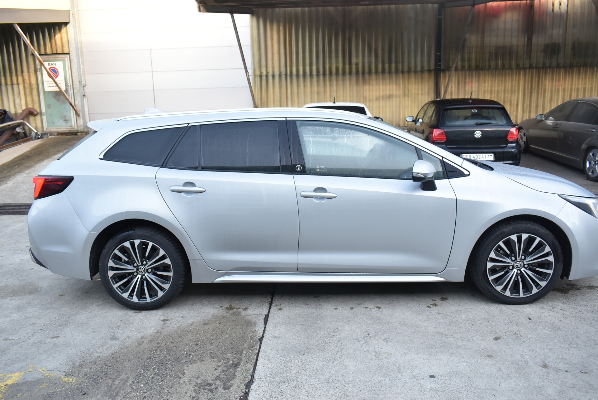 TOYOTA Corolla Touring Sports 1.8 HSD Comfort e-CVT-image-2