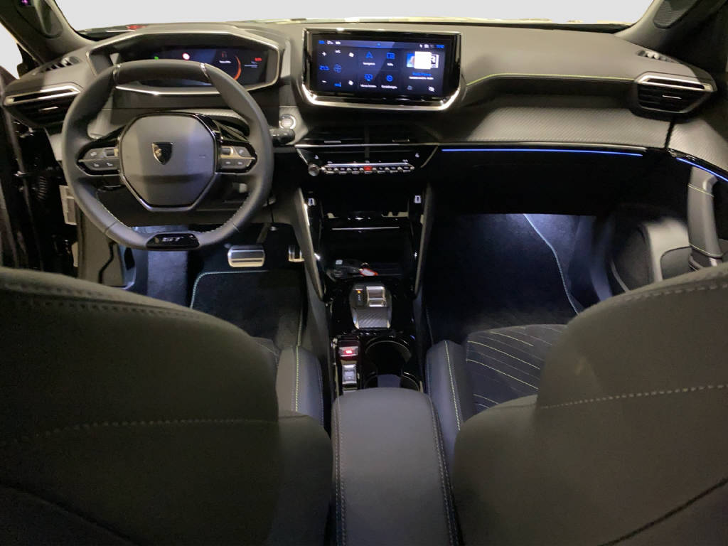 PEUGEOT 2008 1.2 Hybrid 145 GT Exclusive-image-10