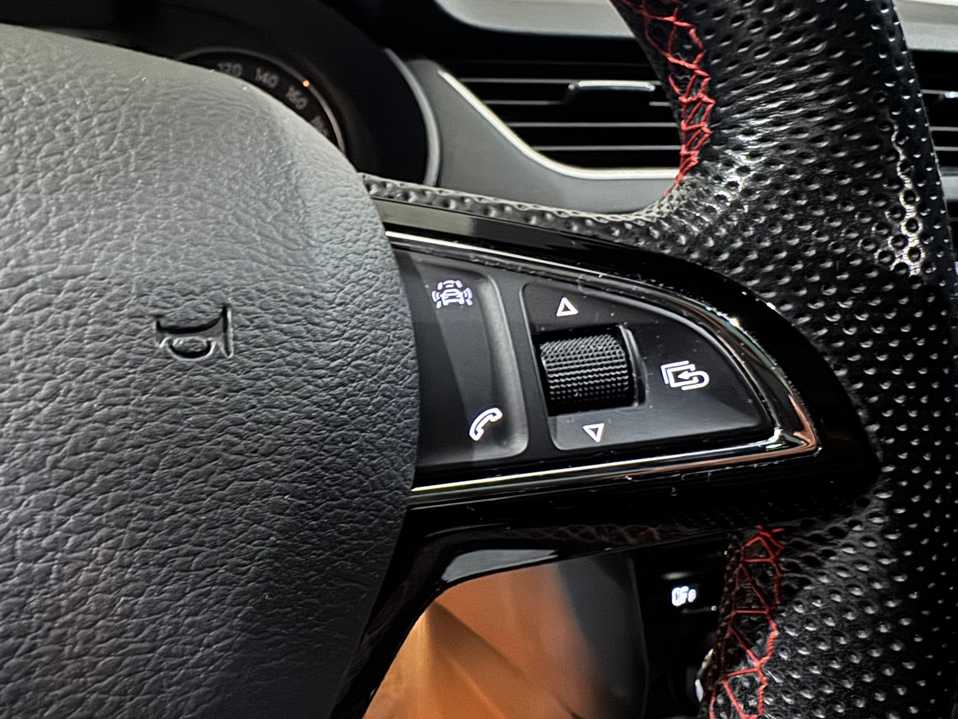SKODA Octavia 2.0 TDI RS Challenge DSG-image-20