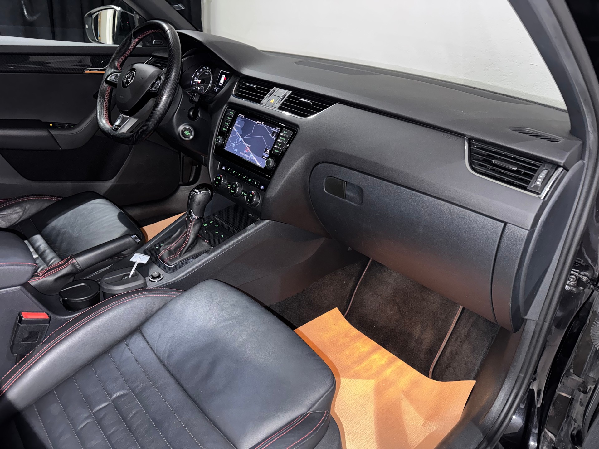 SKODA Octavia 2.0 TDI RS Challenge DSG-image-11