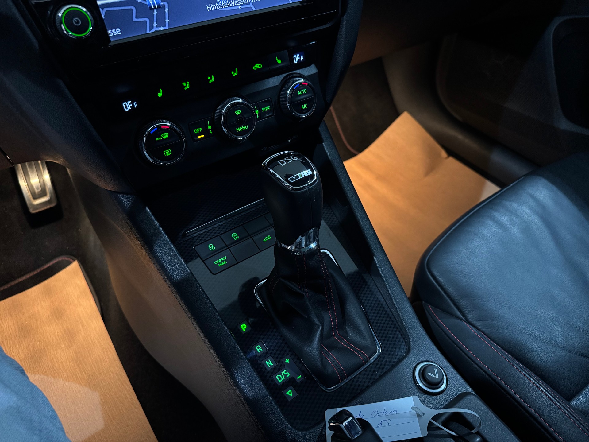 SKODA Octavia 2.0 TDI RS Challenge DSG-image-19