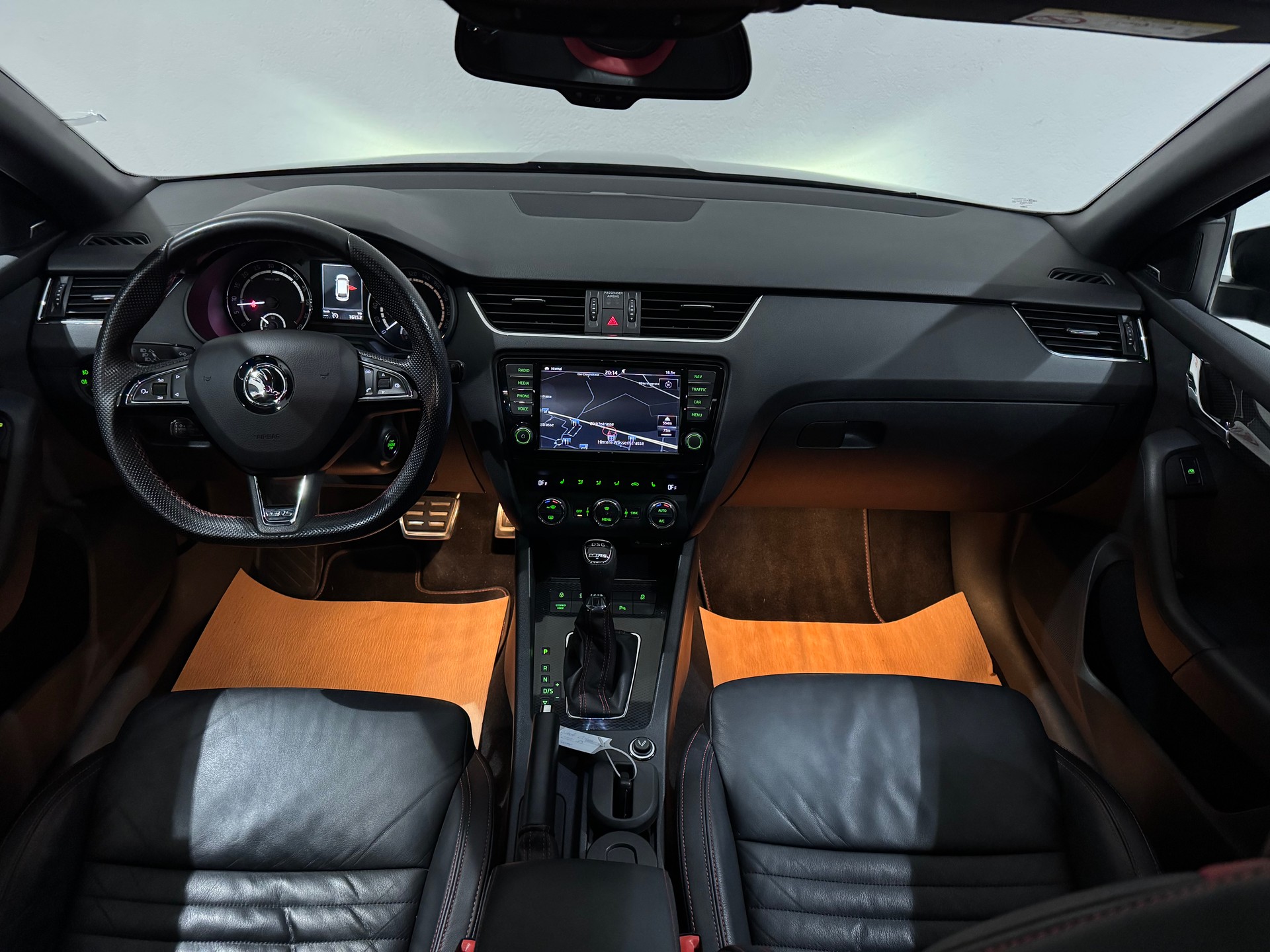 SKODA Octavia 2.0 TDI RS Challenge DSG-image-12