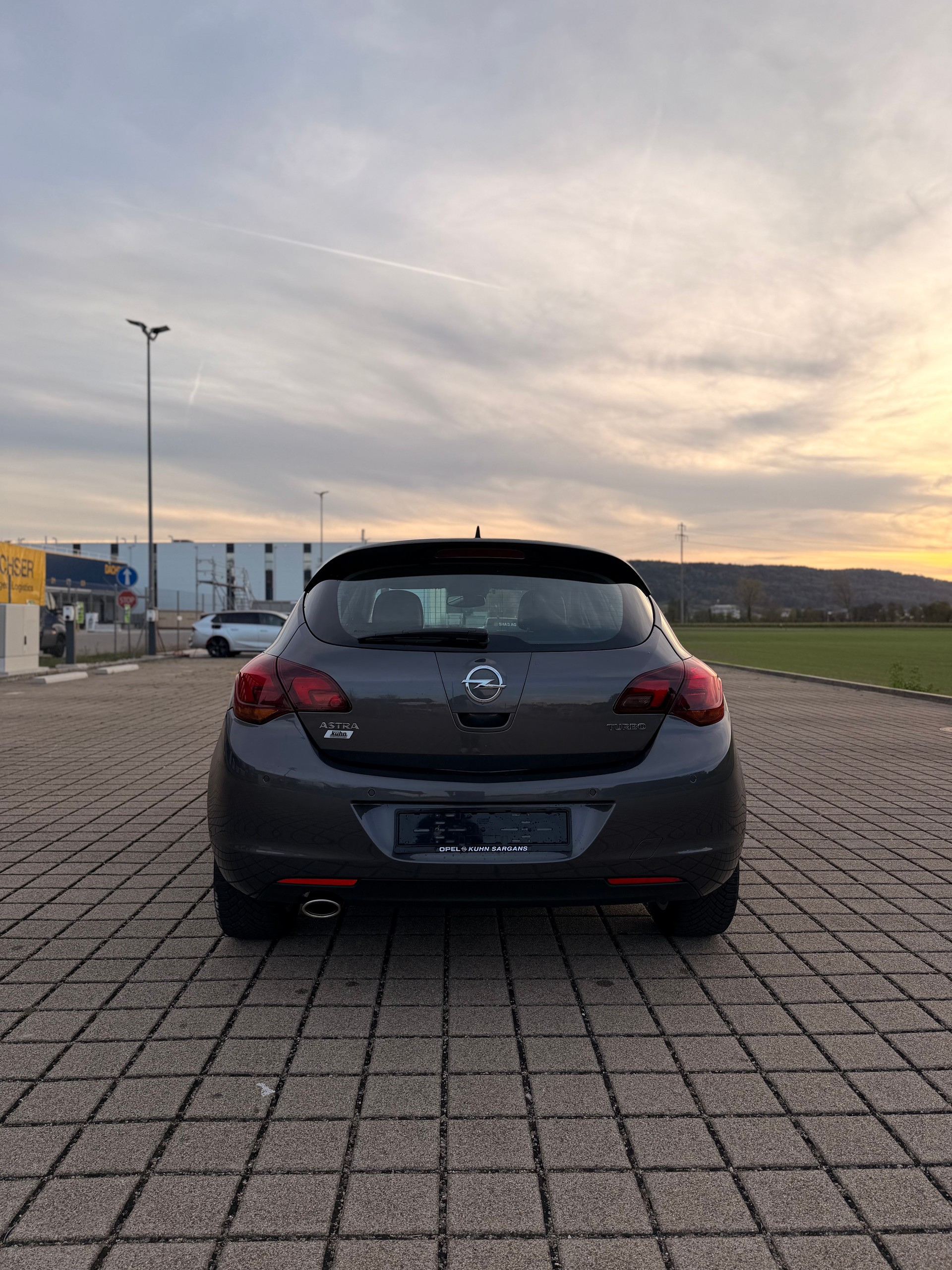 OPEL Astra 1.6i 16V Turbo Sport Automatic-image-9