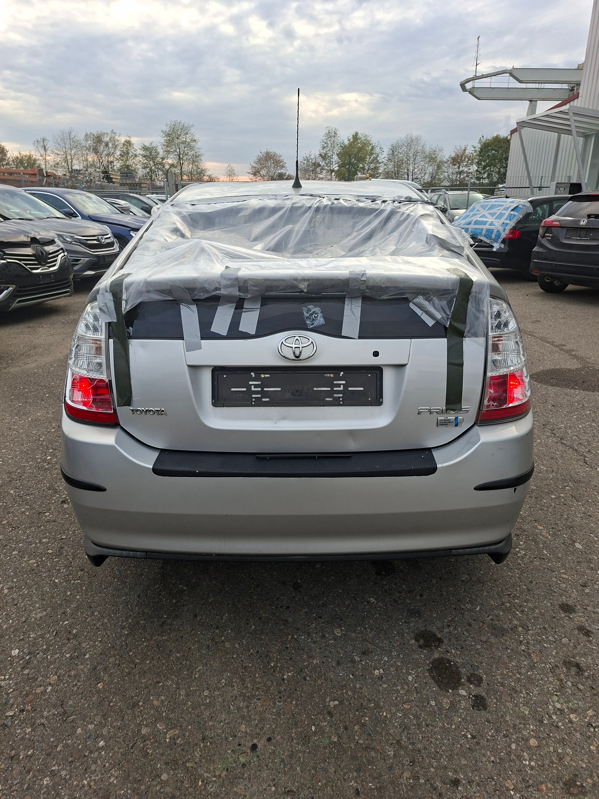 TOYOTA Prius 1.5 16V Hybrid-image-3