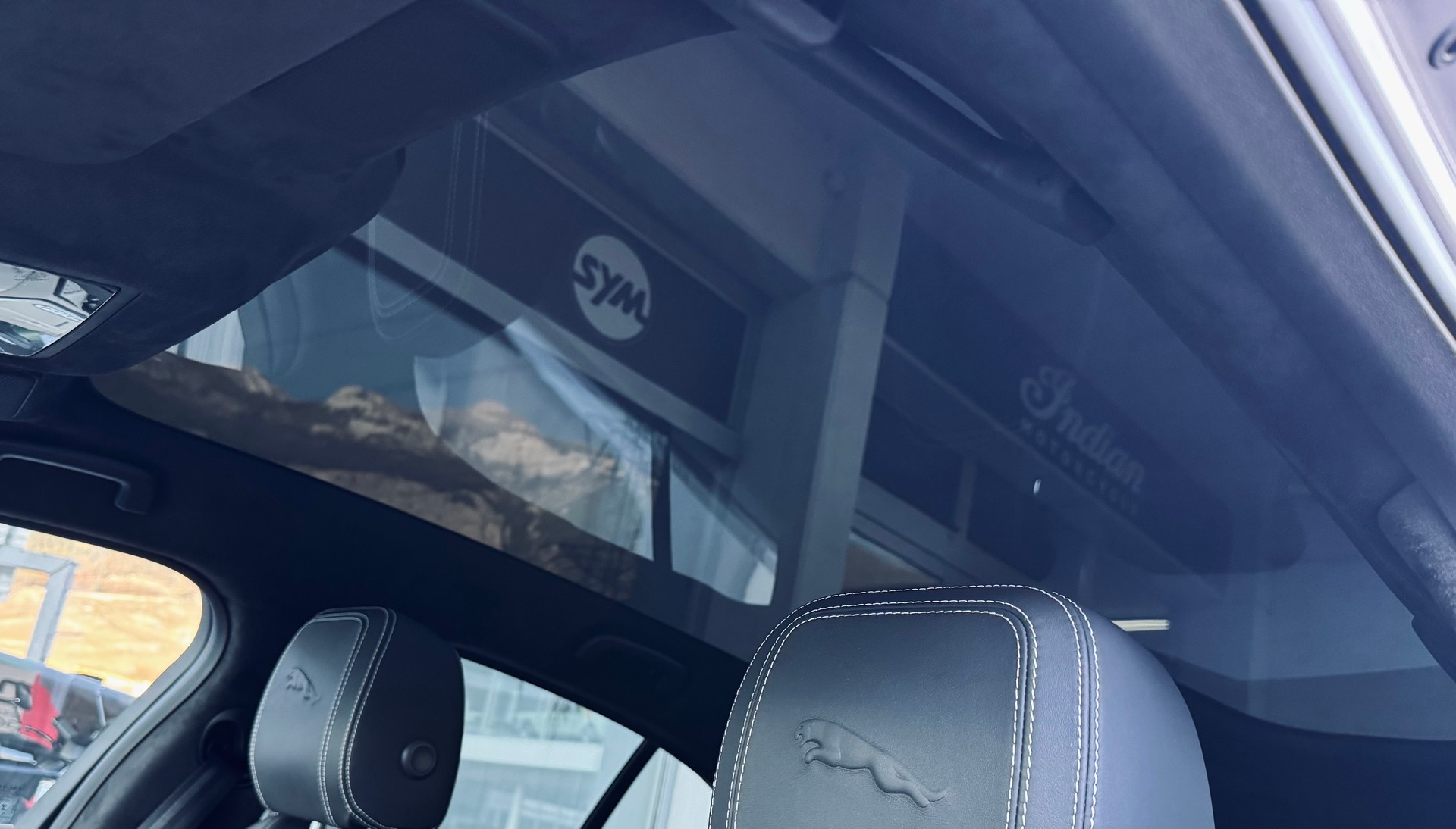JAGUAR I-Pace EV400 90kW/h R-Dynamic HSE-image-8