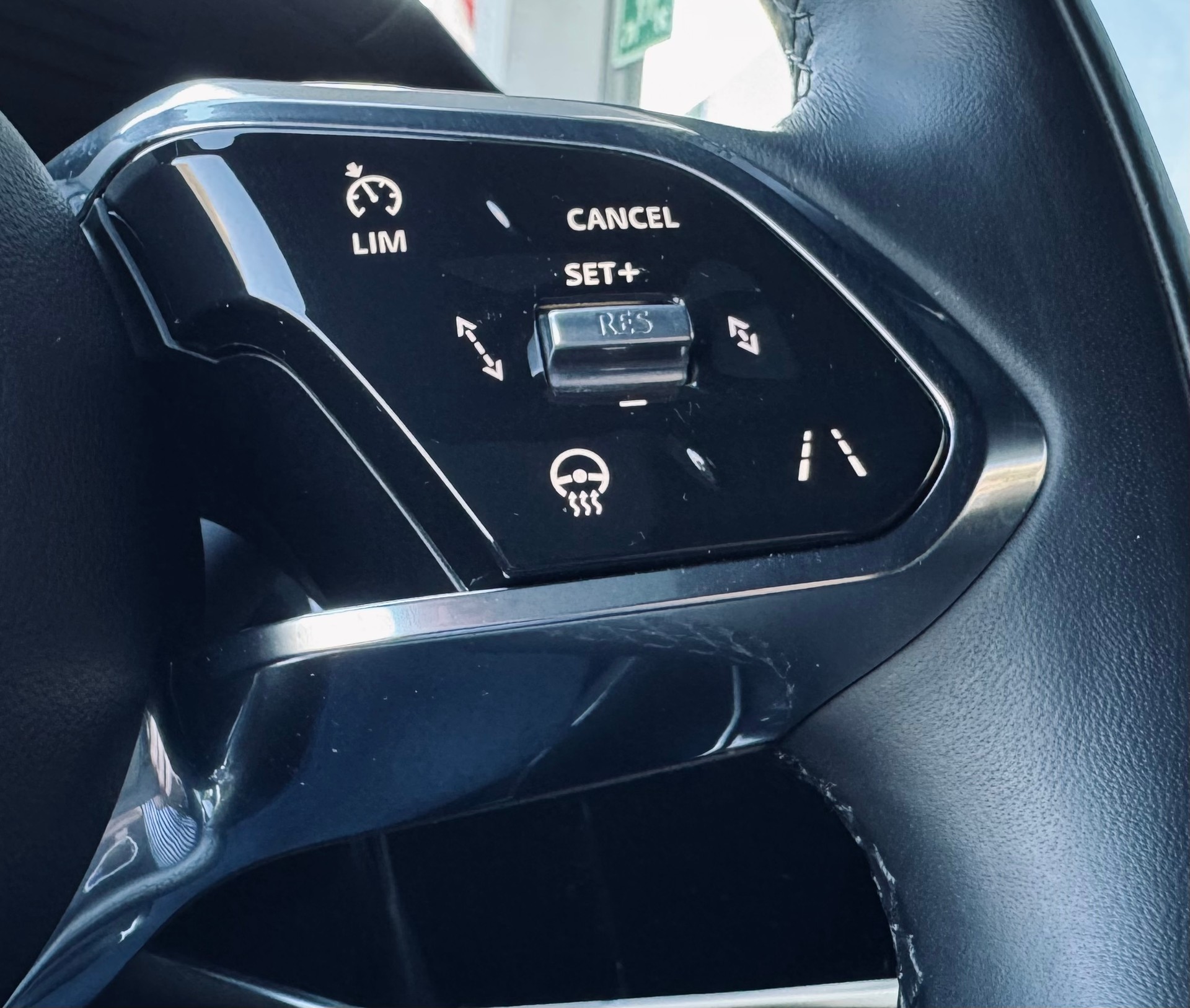 JAGUAR I-Pace EV400 90kW/h R-Dynamic HSE-image-14