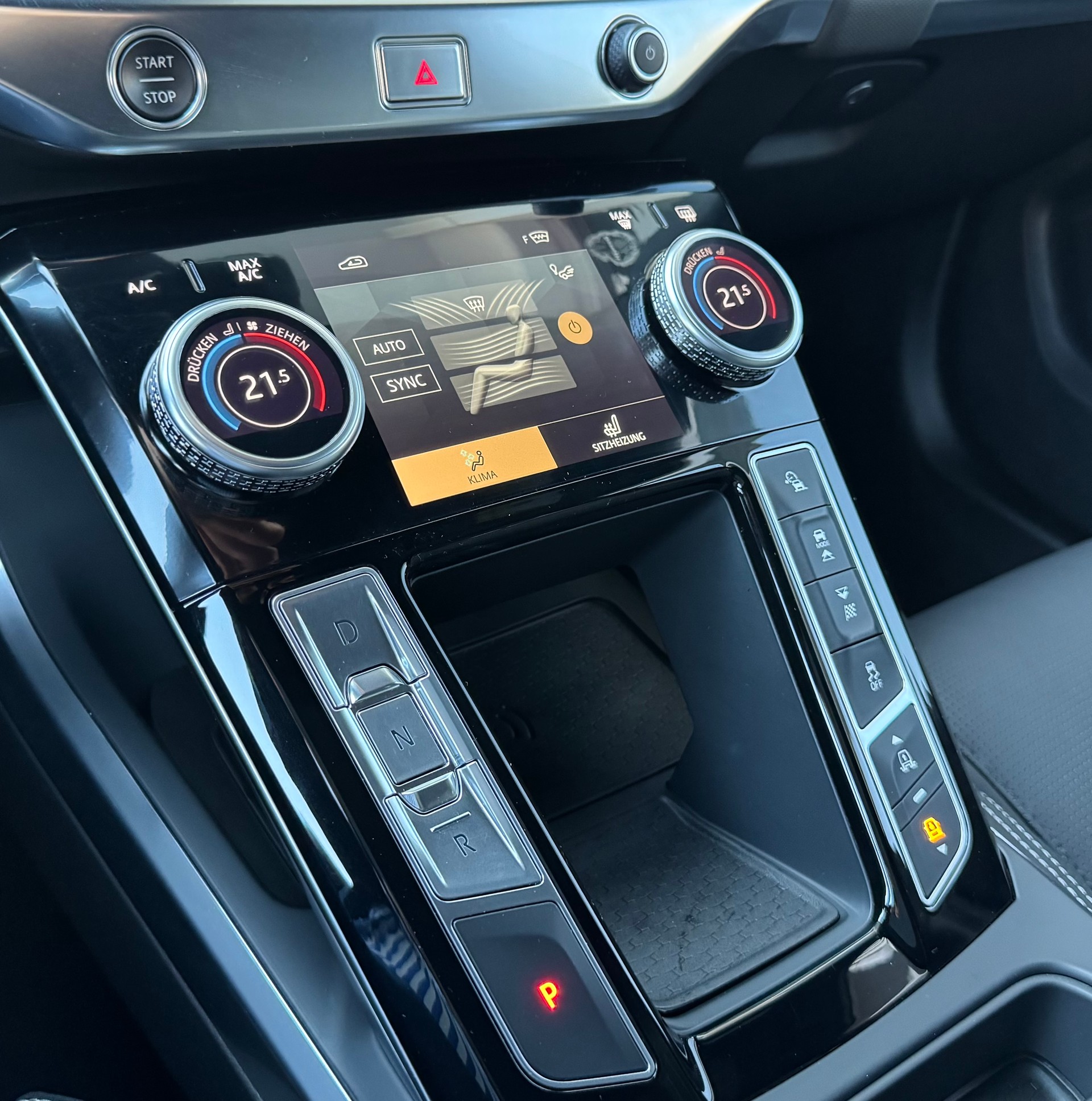 JAGUAR I-Pace EV400 90kW/h R-Dynamic HSE-image-21