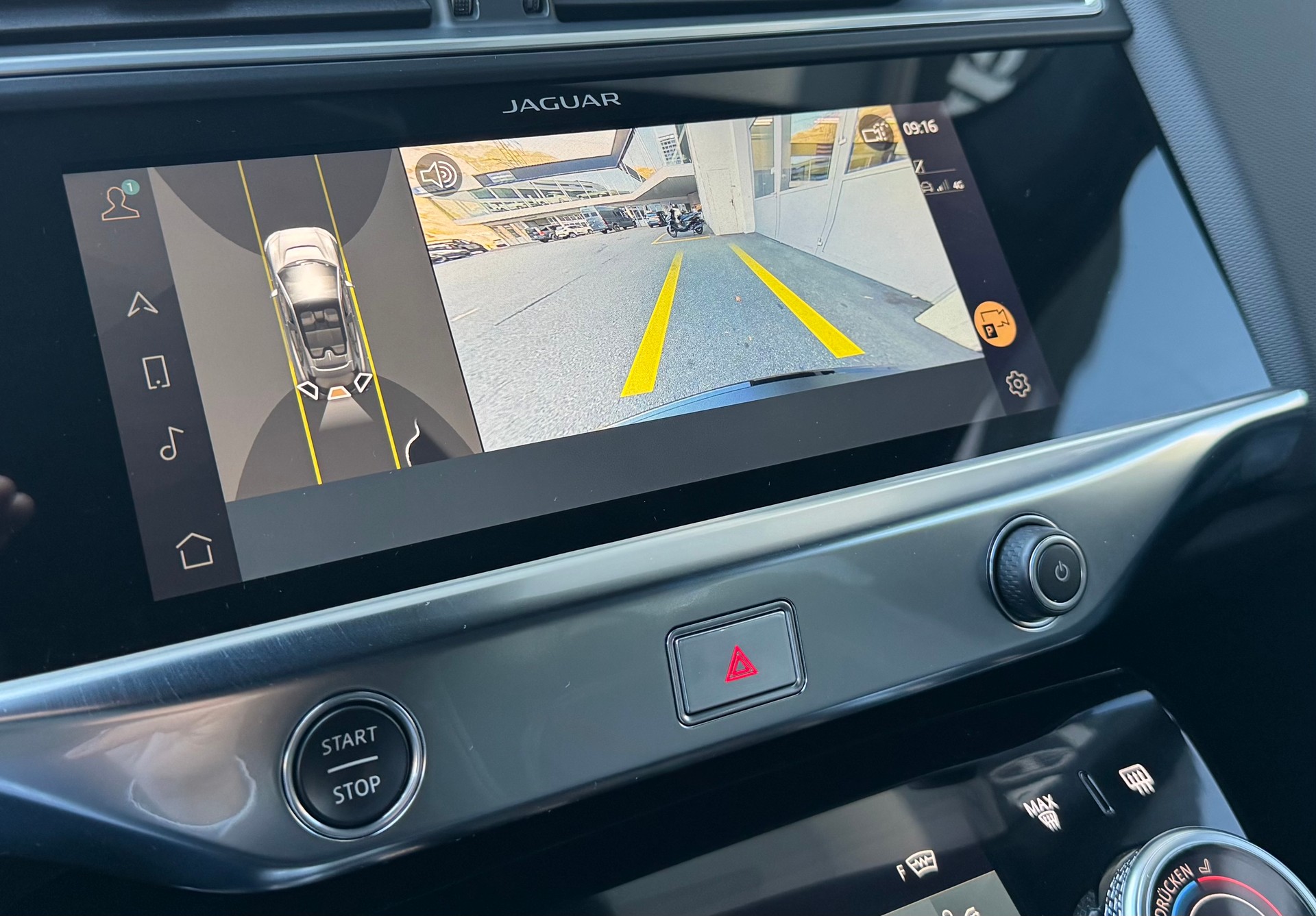 JAGUAR I-Pace EV400 90kW/h R-Dynamic HSE-image-17