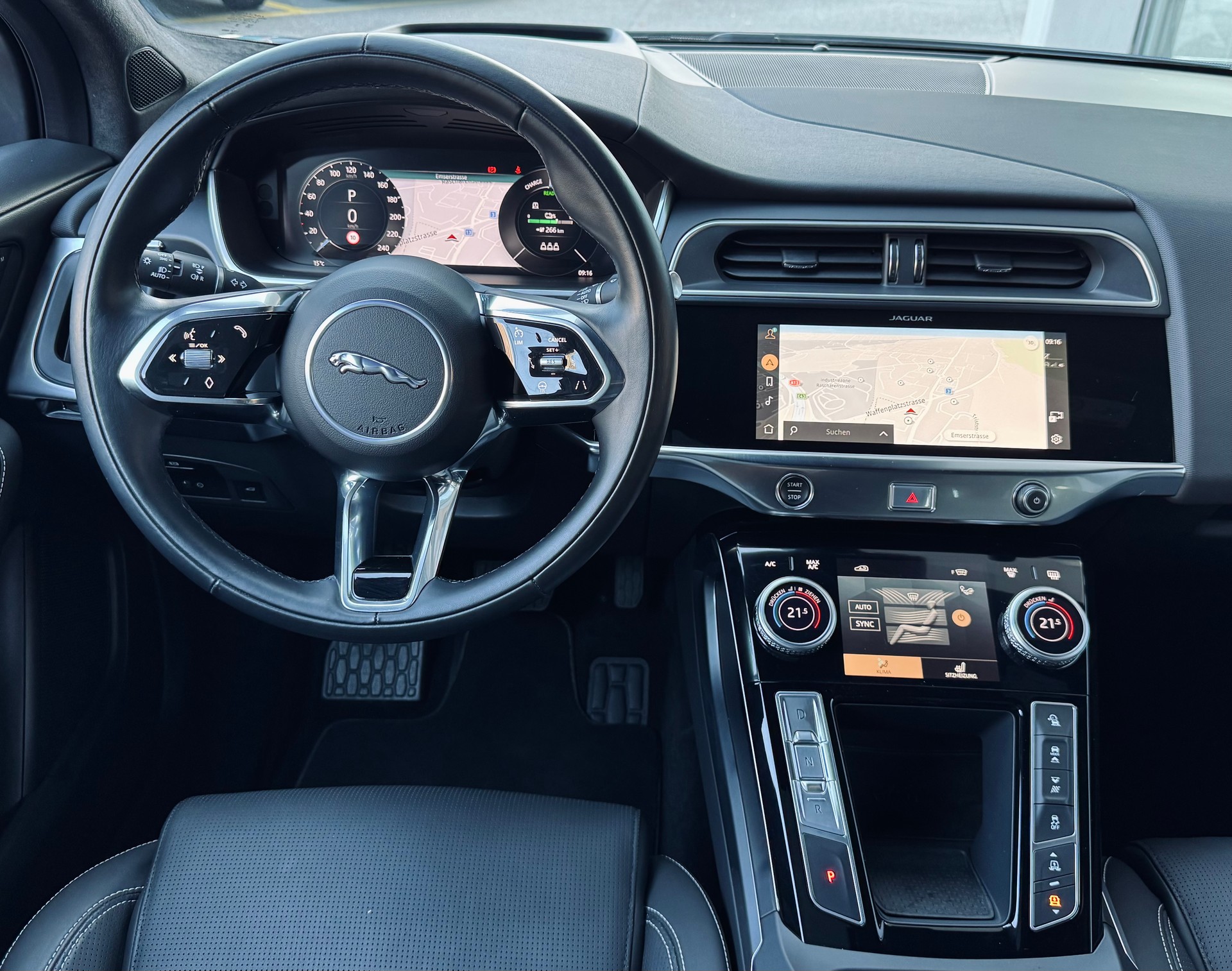 JAGUAR I-Pace EV400 90kW/h R-Dynamic HSE-image-13