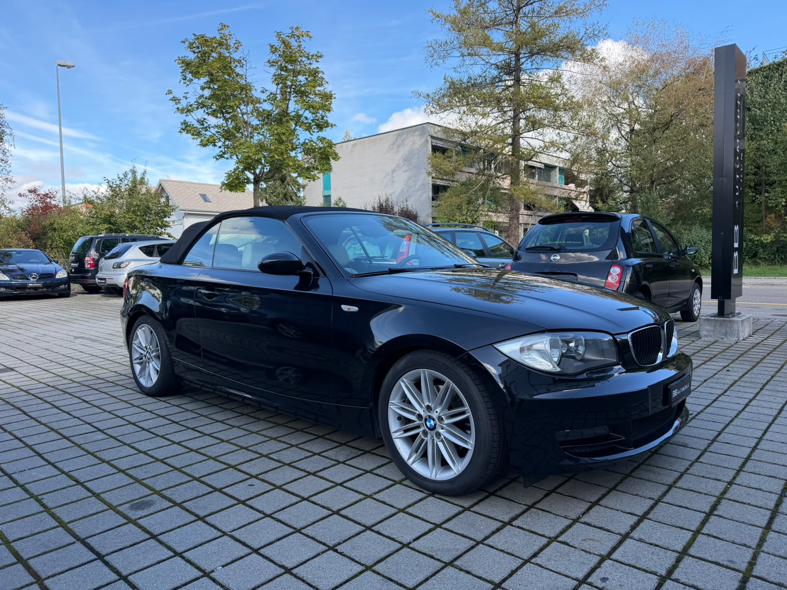 BMW 120i Cabrio-image-5