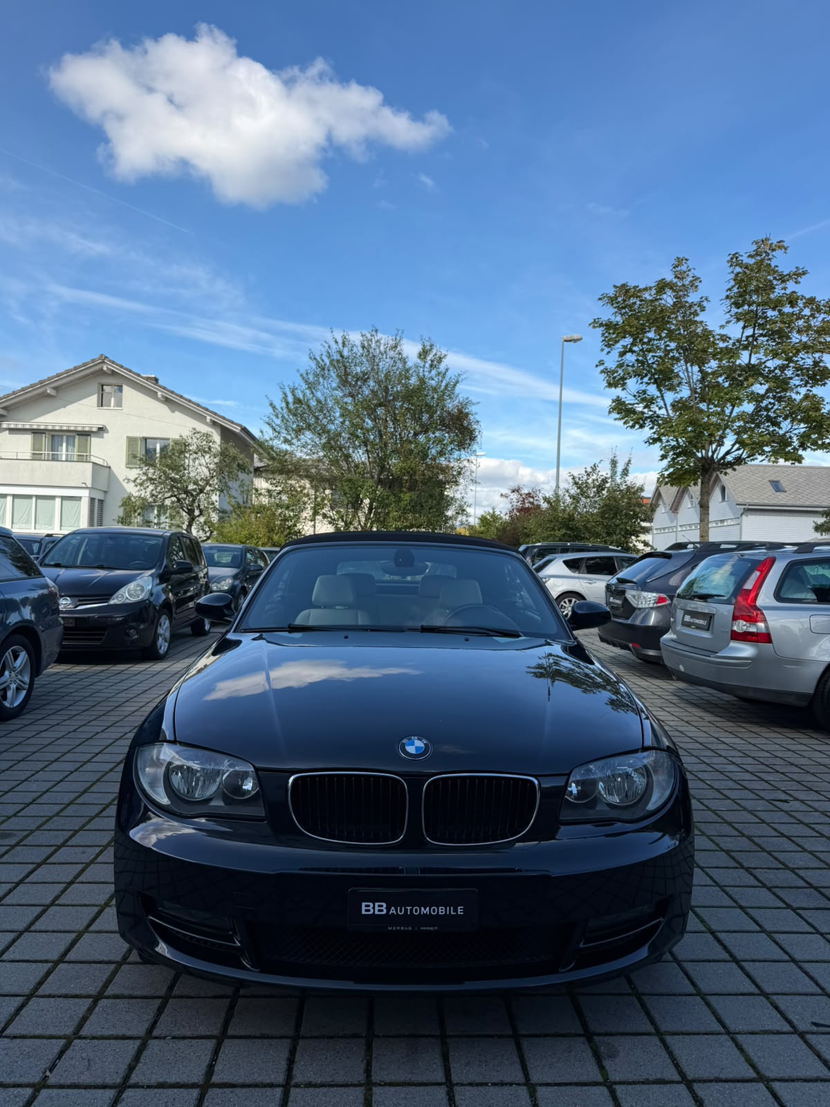 BMW 120i Cabrio-image-6