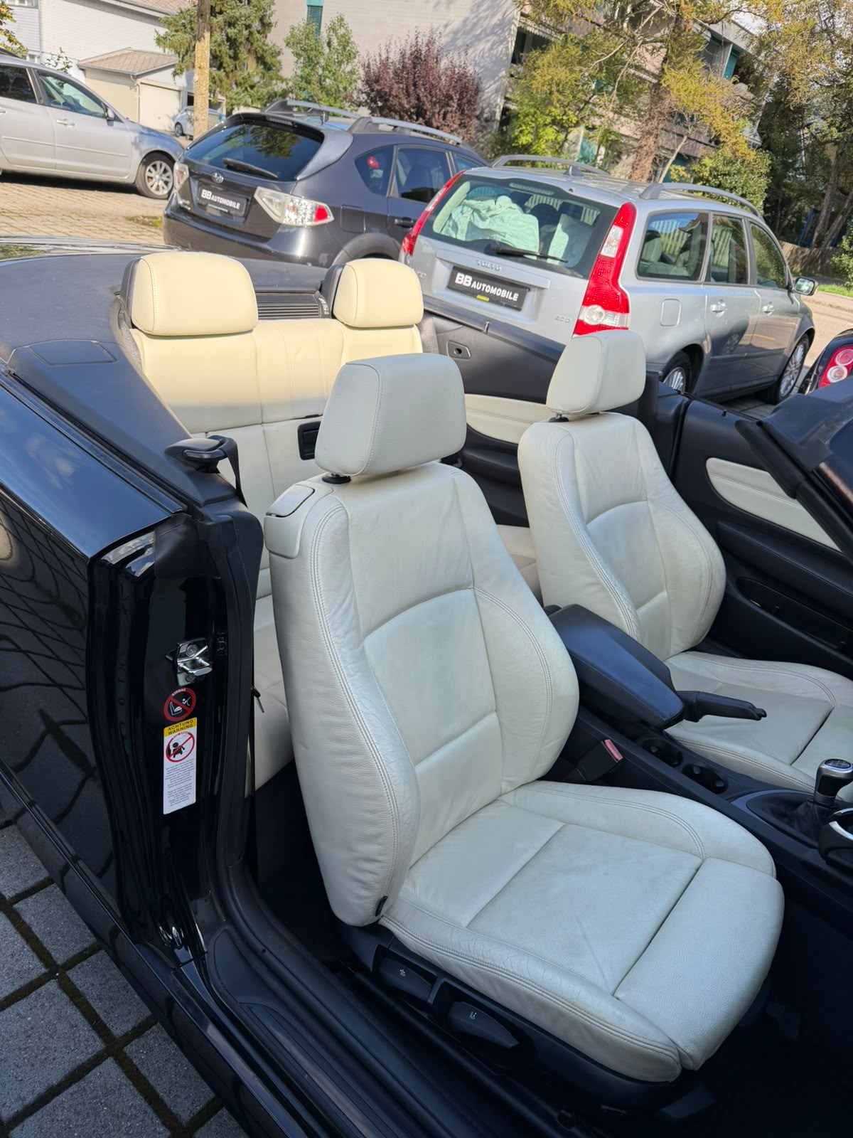 BMW 120i Cabrio-image-11