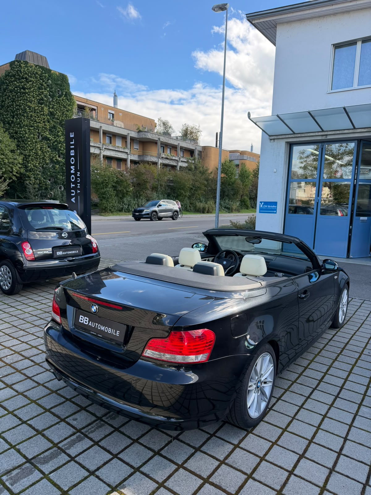BMW 120i Cabrio-image-9